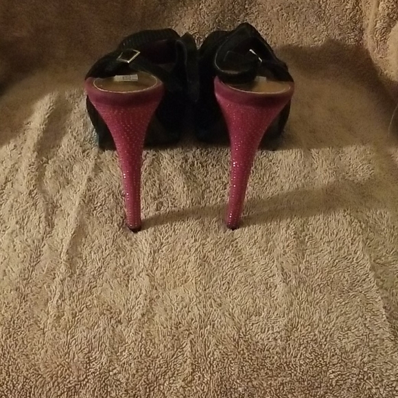 Shoes - Picture 4 of 6